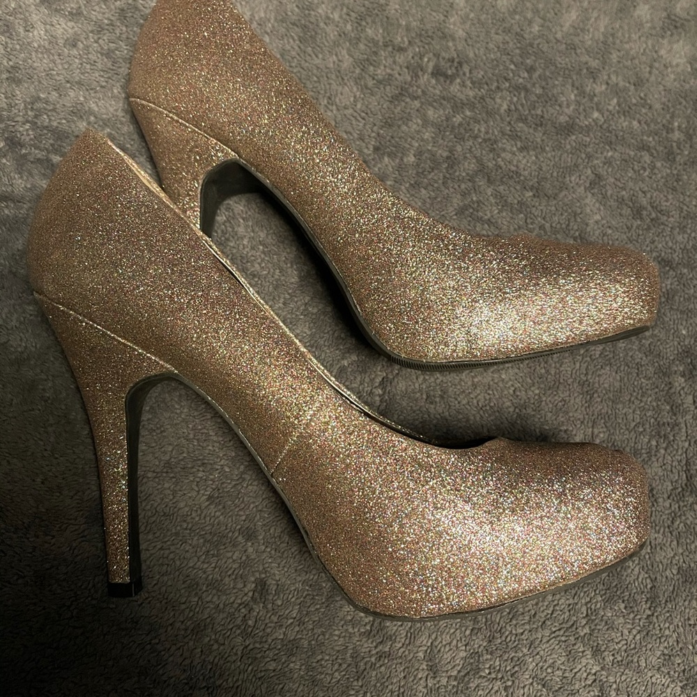 Shoes/heels - Picture 7 of 9
